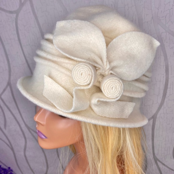 Accessories - 🎀🌷 Cream White Wool 3D Floral Hat 🌷🎀 NWT